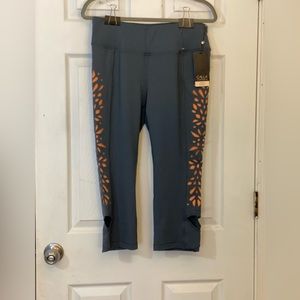 NWT Calia by Carrie Underwood laser cut capris size large gray & peach color